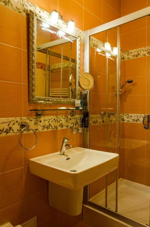 Hotel Rokoko Кошице Экстерьер фото