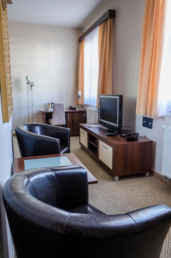 Hotel Rokoko Кошице Экстерьер фото
