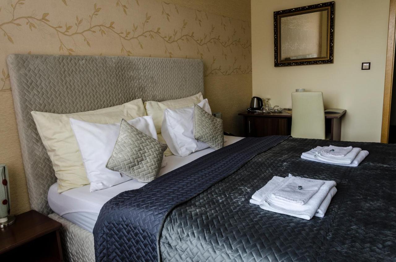 Hotel Rokoko Кошице Экстерьер фото
