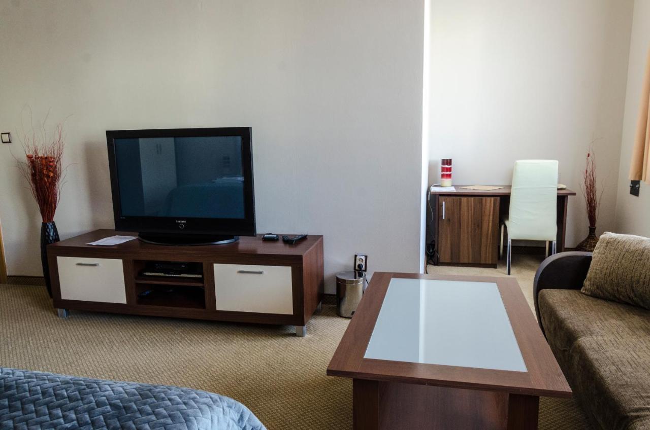 Hotel Rokoko Кошице Экстерьер фото